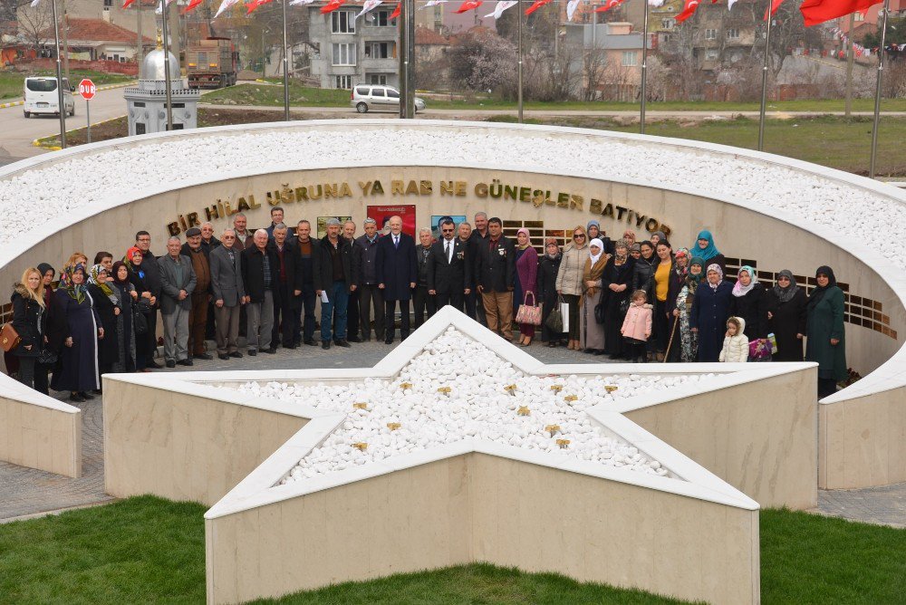 Şehit Ailelerinden Şehitler Anıtına Ziyaret