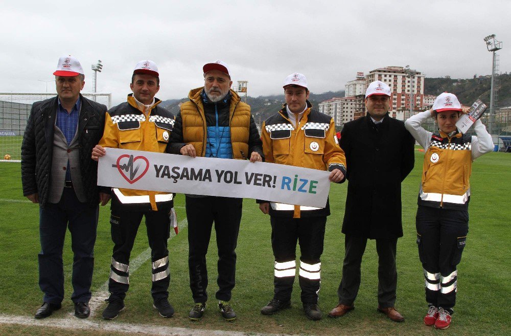 Çaykur Rizesporlu Futbolculardan "Yaşama Yol Ver" Kampanyasına Destek