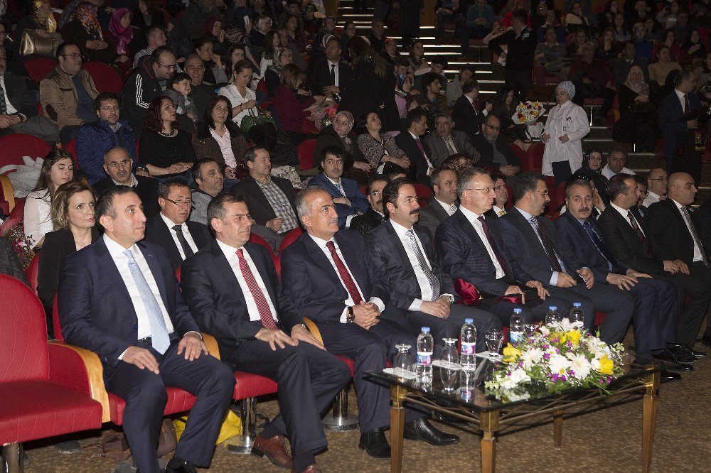 Atatürk Üniversitesi’nde 14 Mart Tıp Bayramı Ve Geleneksel Önlük Giydirme Töreni