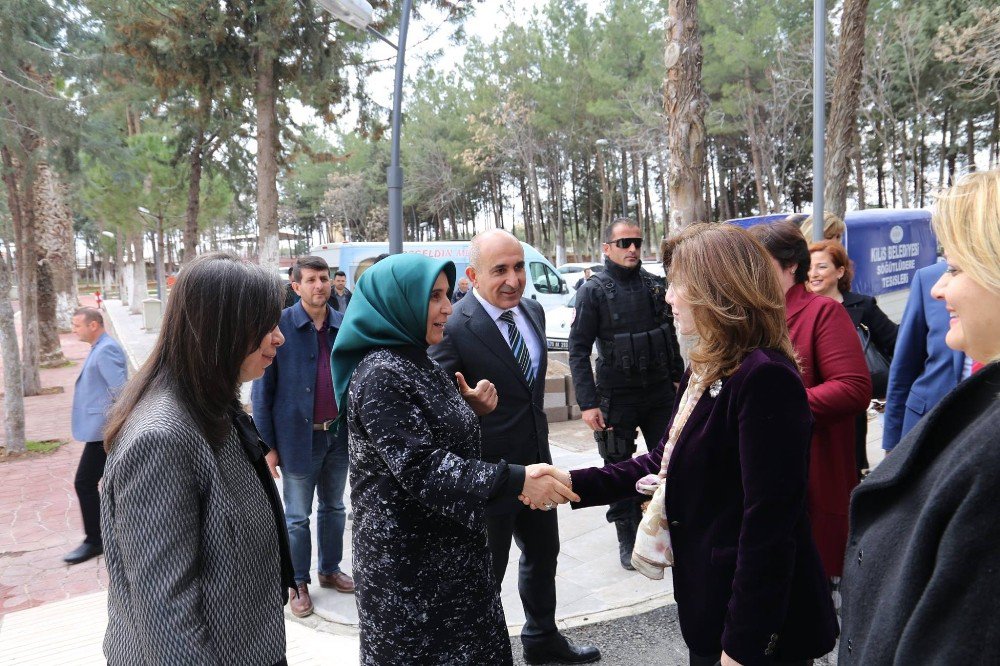 Dışişleri Bakan Eşlerinden Eşleri Dayanışma Derneğinden Kilise Ziyaret