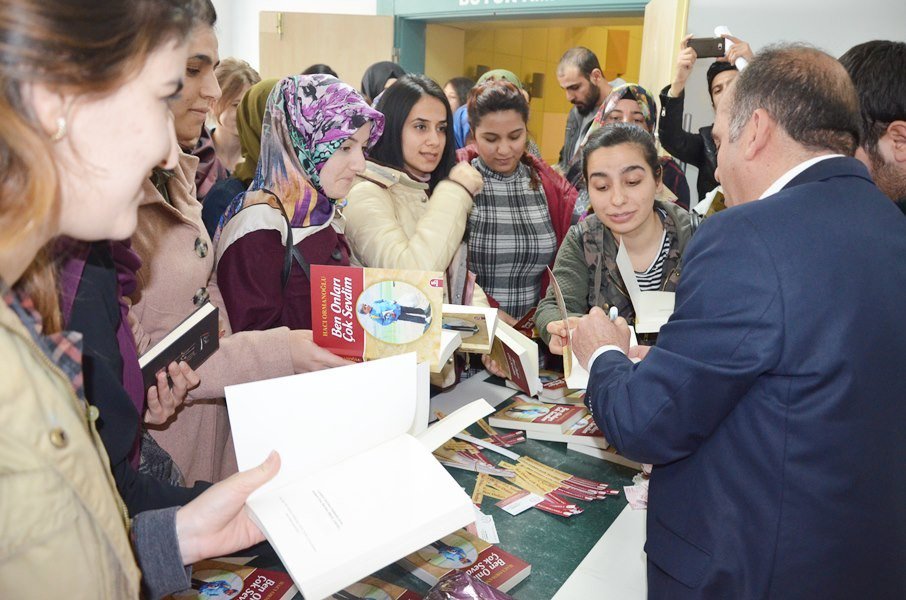 Yazar Ormanoğlu Şanlıurfa’da Okurlarıyla Buluştu