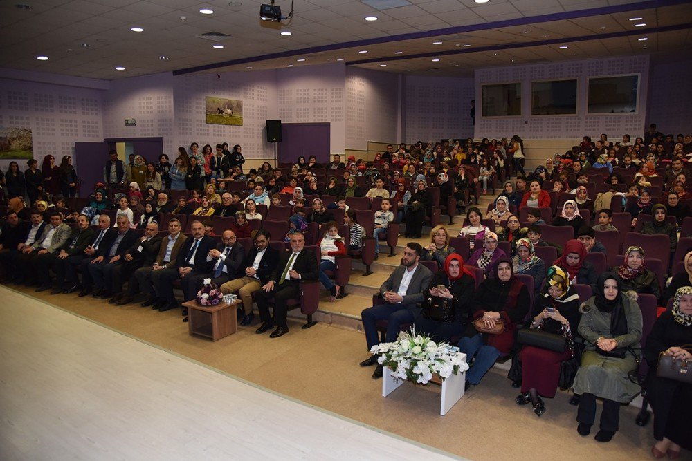 Kartepe’de "Çocuk Ve Ekran" Adlı Seminere Yoğun İlgi