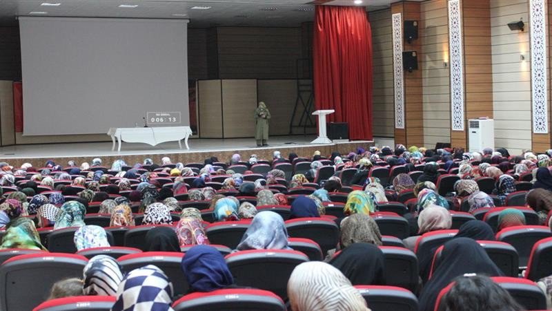 İslam Ve Değer Bağlamında Kadın Konulu Konferans Düzenlendi