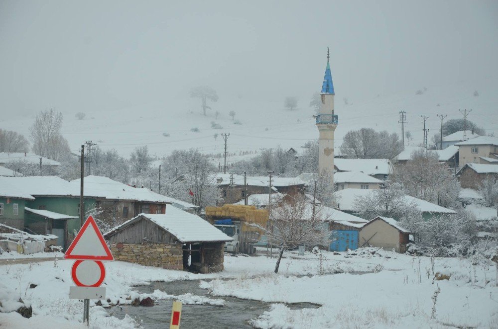 Seyitgazi’nin Yüksek Yerlerinde Kartpostallık Kış Görüntüleri