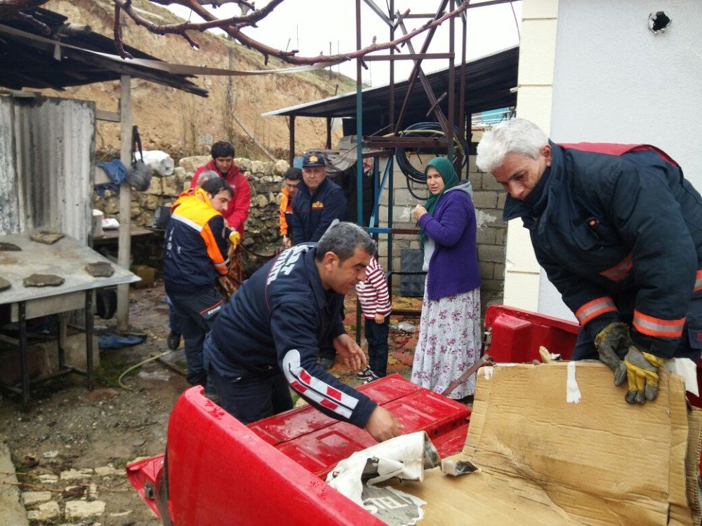 Siirt’te Mahsur Kalan Eşek Kurtarıldı