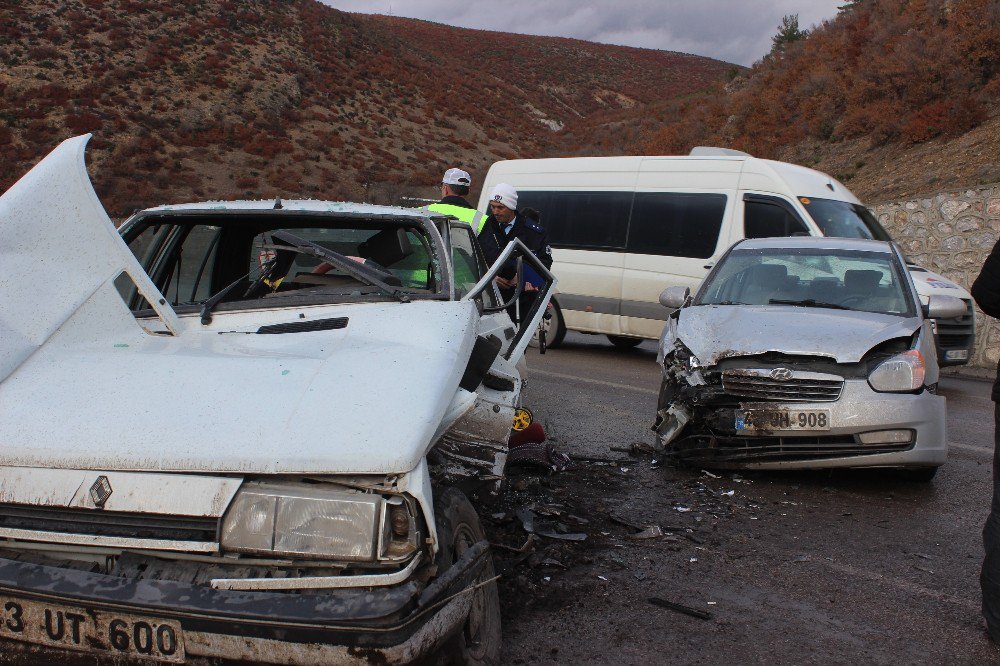 Tavşanlı’da Trafik Kazası, 2 Yaralı