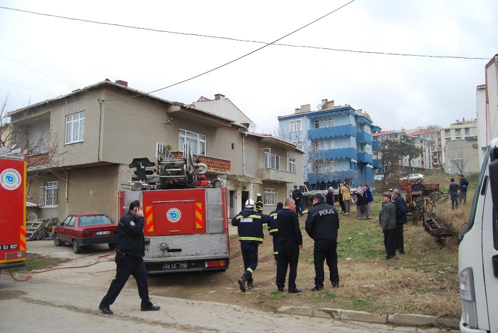 Patlayan Buzdolabı Evi Yaktı