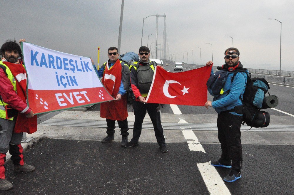 Kardeşliğe ’Evet’ İçin Osmangazi Köprüsünden Yürüyerek Geçtiler