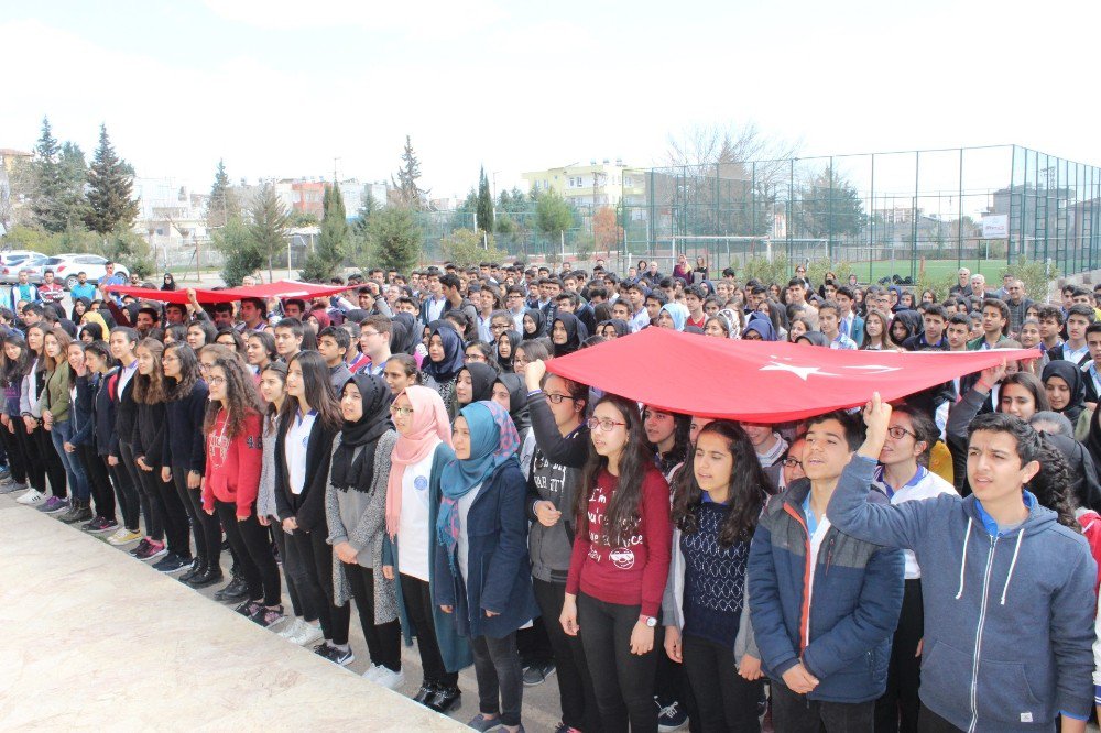 Öğrenci Ve Öğretmenler Çanakkale Marşı’nı Okudu