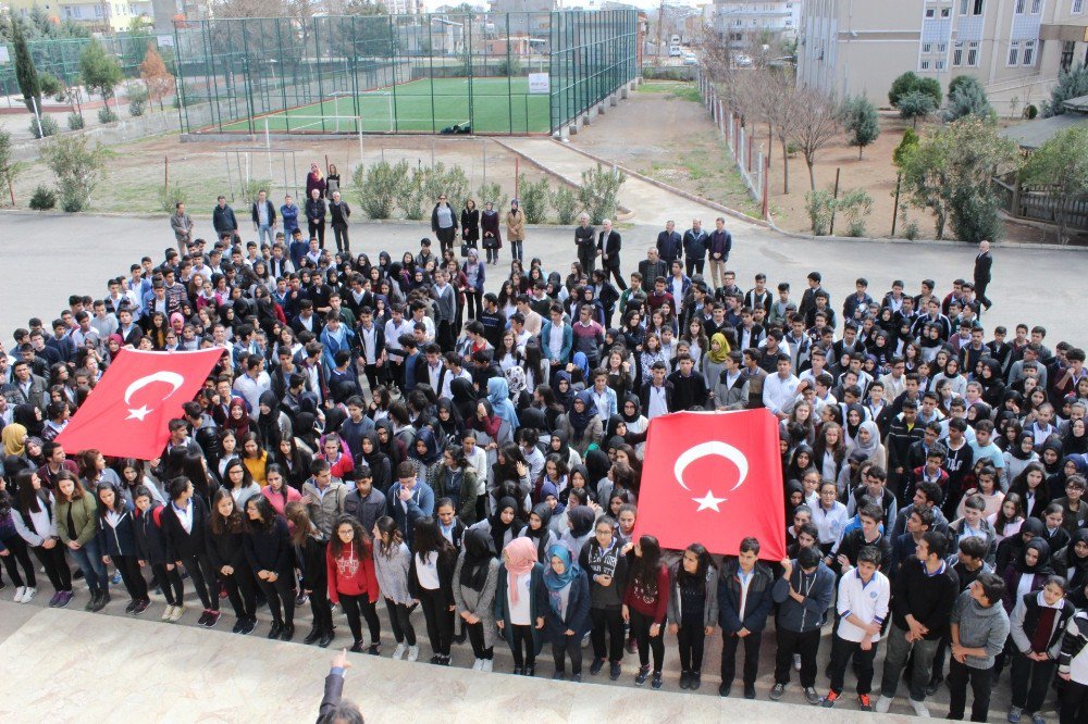 Öğrenci Ve Öğretmenler Çanakkale Marşı’nı Okudu