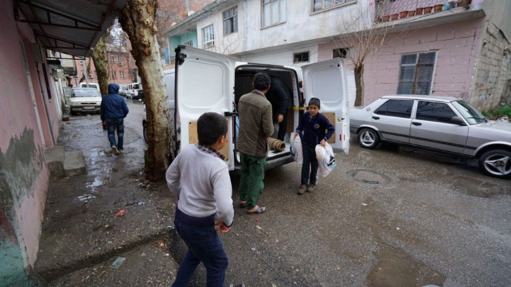 Adıyaman Belediyesinden Afgan Ailelere Yardım