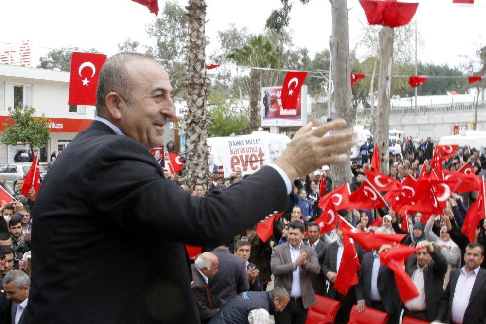 Bakan Çavuşoğlu: "Benim Oradaki Vatandaşlarıma İkinci Seviye Muamele Yapamazsın"