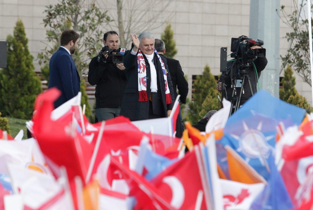 Başbakan Yıldırım: "Bunlar Okumuyor, Okumadan Üfürüyorlar. Üfürükçü Bunlar"