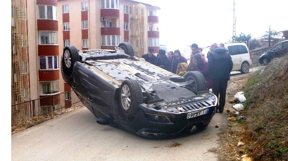 Ters Dönen Araçtan Burnu Bile Kanamadan Çıktı