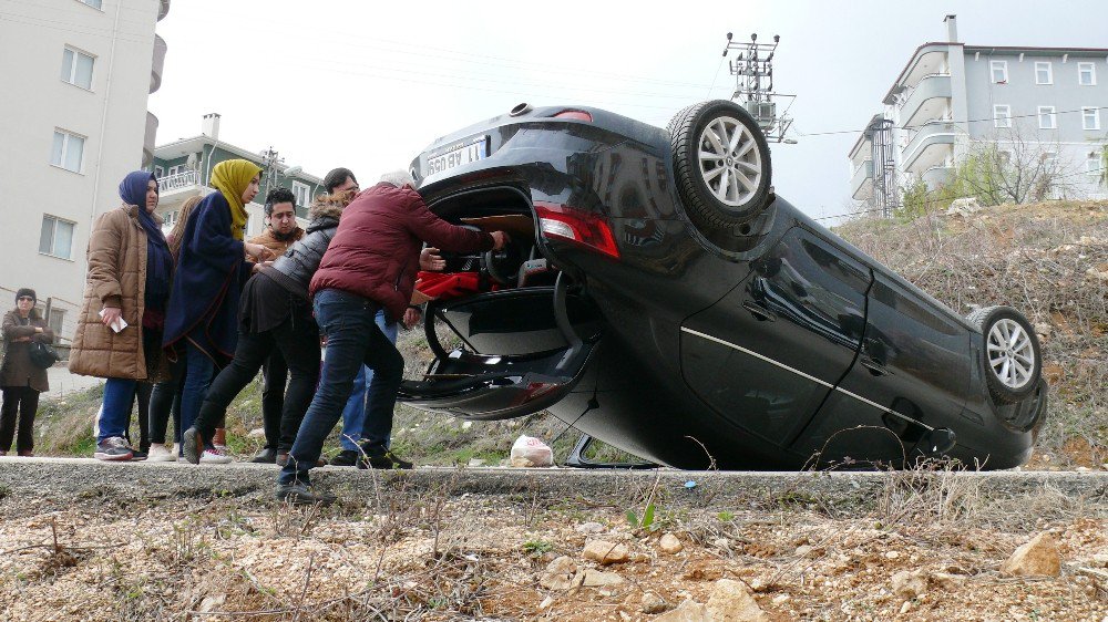 Ters Dönen Araçtan Burnu Bile Kanamadan Çıktı