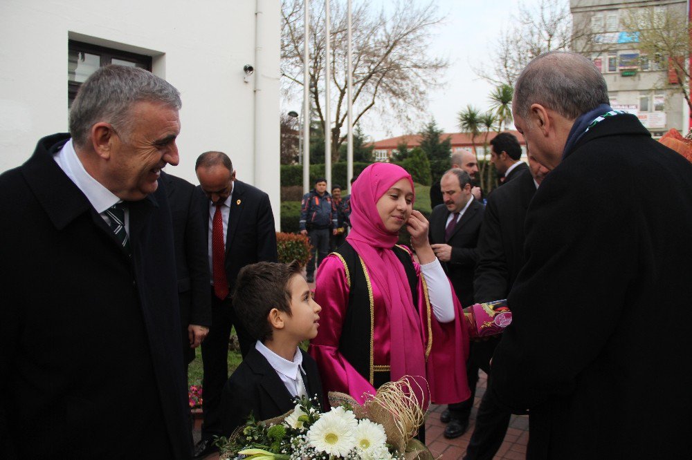 Cumhurbaşkanı Erdoğan, Büyükşehir Belediyesini Ziyaret Etti