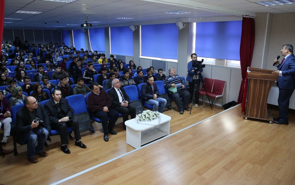 Başkan Karabacak, Gençlere Başarıya Giden Yolu Anlattı