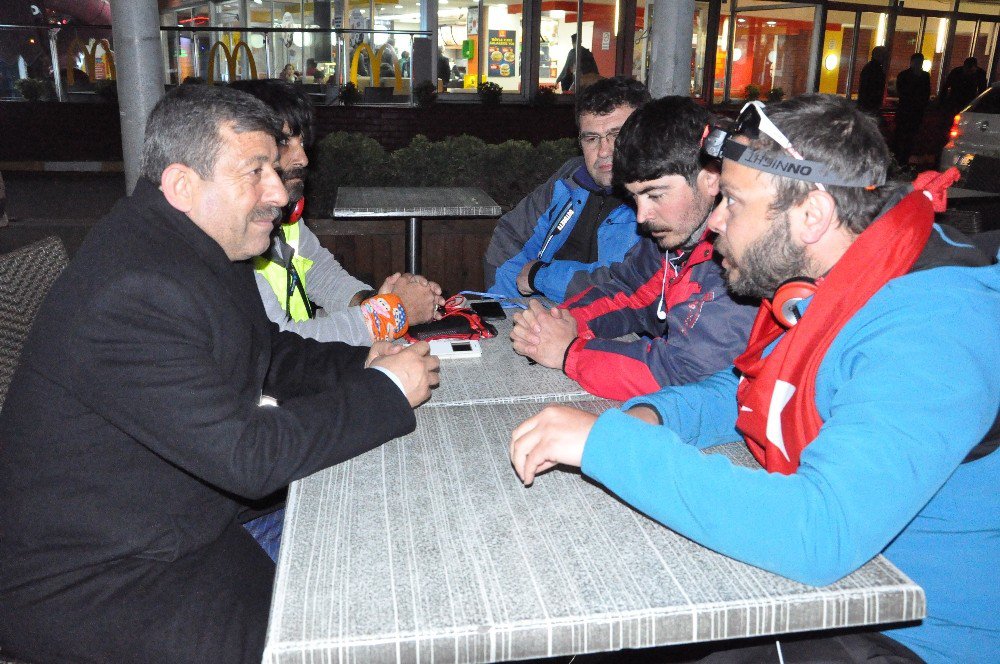 Başkan Karabacak, “Kardeşlik İçin Evet” Diyen Aktivistler İle Yürüdü