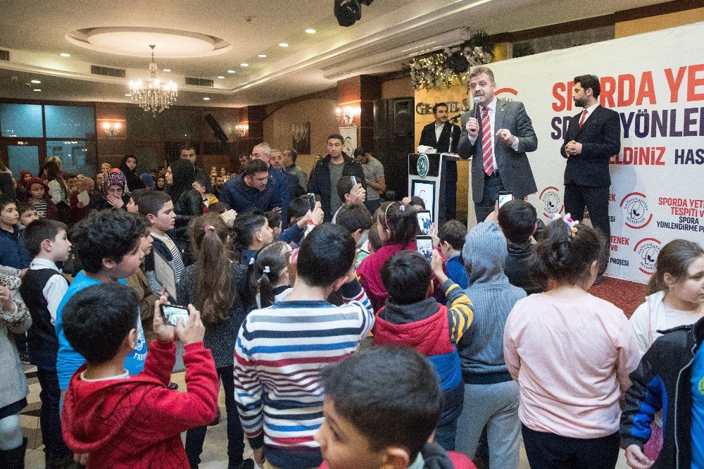 Bakan Kılıç’tan Gaziosmanpaşalılara Gençlik Merkezi Müjdesi