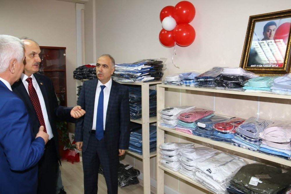 Giresun’da İhtiyaç Sahibi Öğrenciler İçin ‘Ünibutik’ Kuruldu