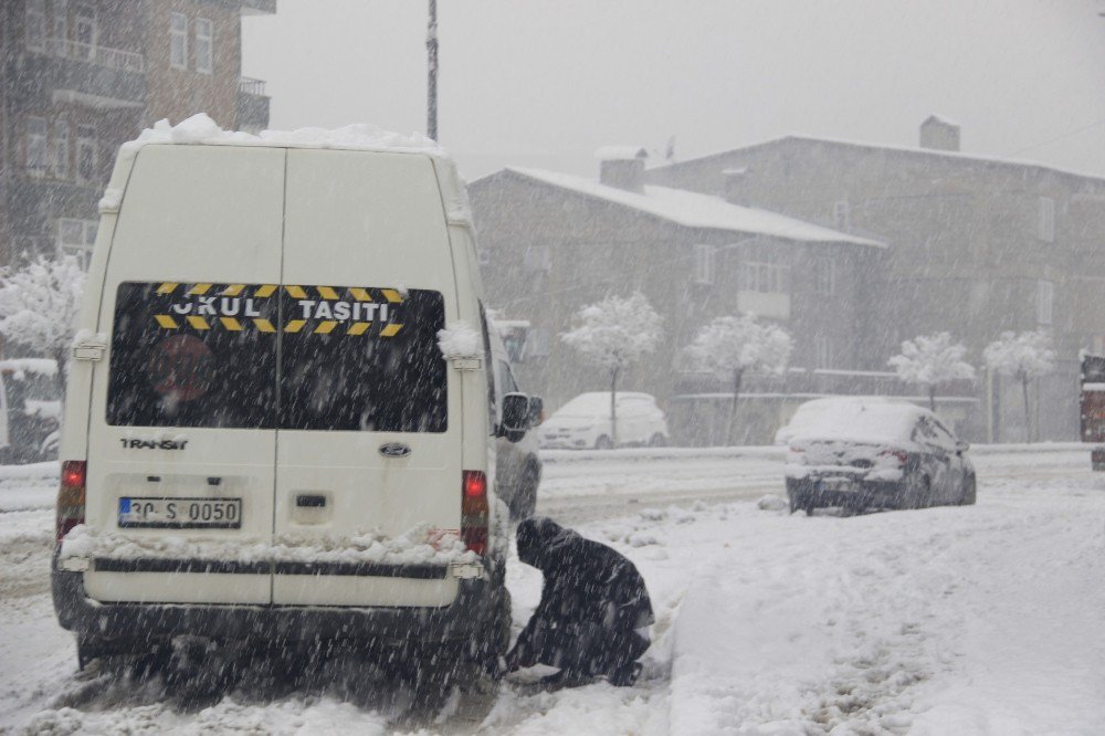 Hakkari’de 7 Köy Ve 15 Mezra Yolu Kapandı