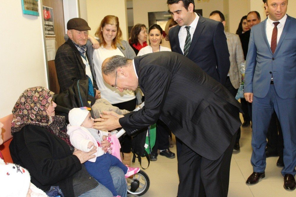 Hem Kursiyerlerinin Ürettikleri Oyuncaklar Hasta Çocukları Sevindirdi