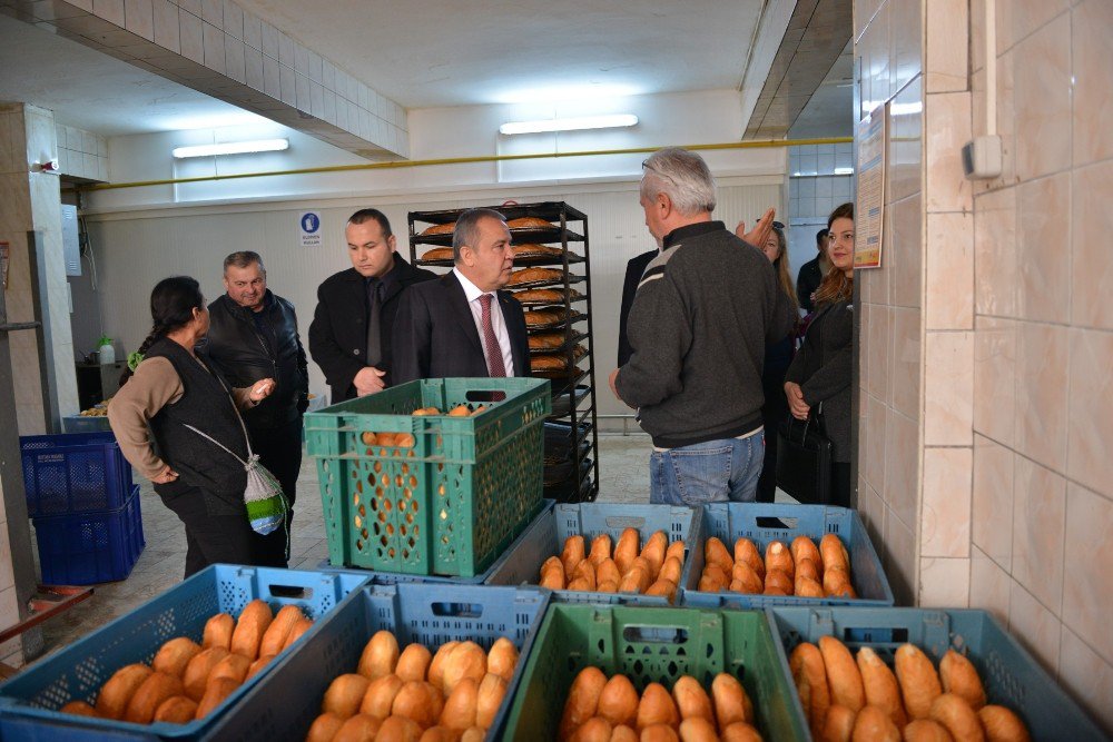 Başkan Böcek, Halk Ekmek Fırınını Denetledi