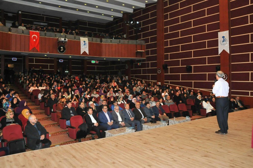 Akşehir’de "Aile Ve Gençlik Eğitimi" Konferansı