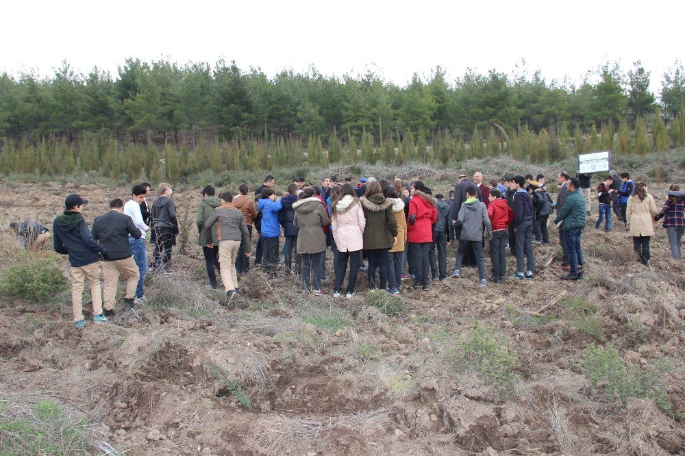 Manisalı Öğrenciler Yetimlere Sahip Çıkıyor