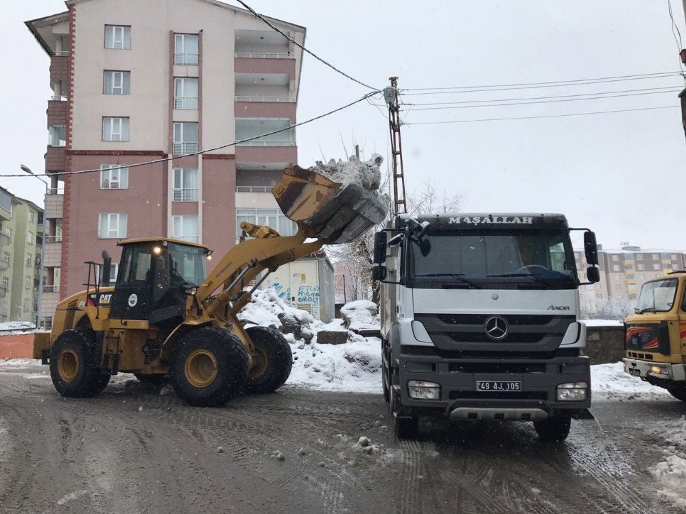 Muş’ta Kar Taşıma Çalışmaları Devam Ediyor