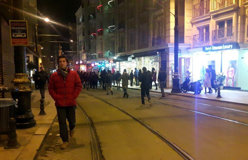 Sirkeci’de Raydan Çıkan Tramvay Beşiktaş Taraftarını Vurdu