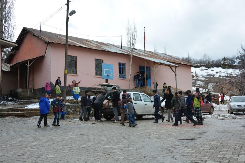 İzmir’den 1100 Kilometrelik Gönül Köprüsü