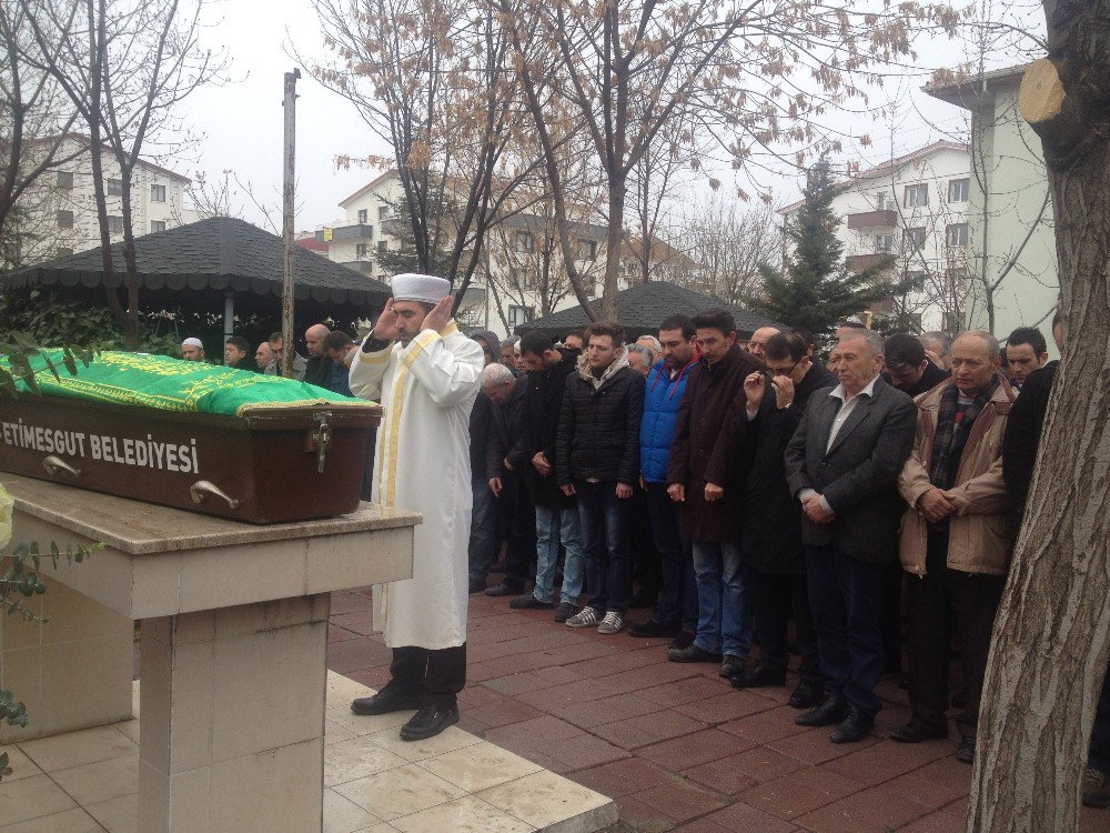 Ankara’da Kazada Ölen Anne Ve Kızı Son Yolculuğuna Uğurlandı