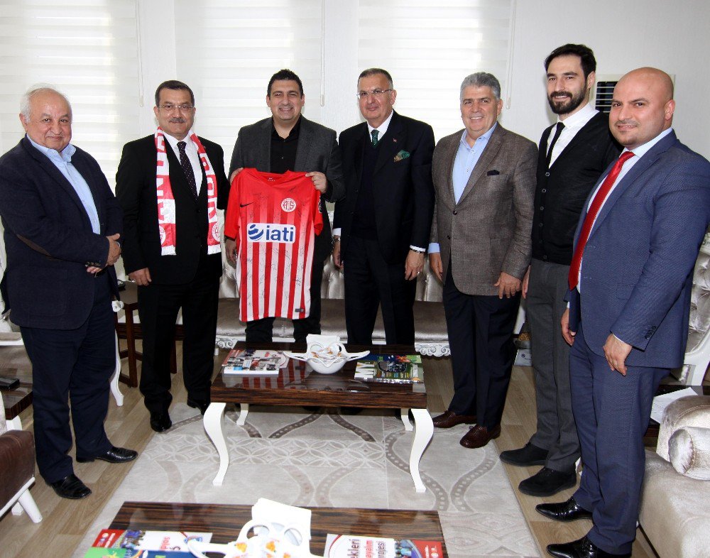 Antalyaspor Yönetim Kurulu’ndan Emniyet Müdürü Uzunkaya’ya Ziyaret