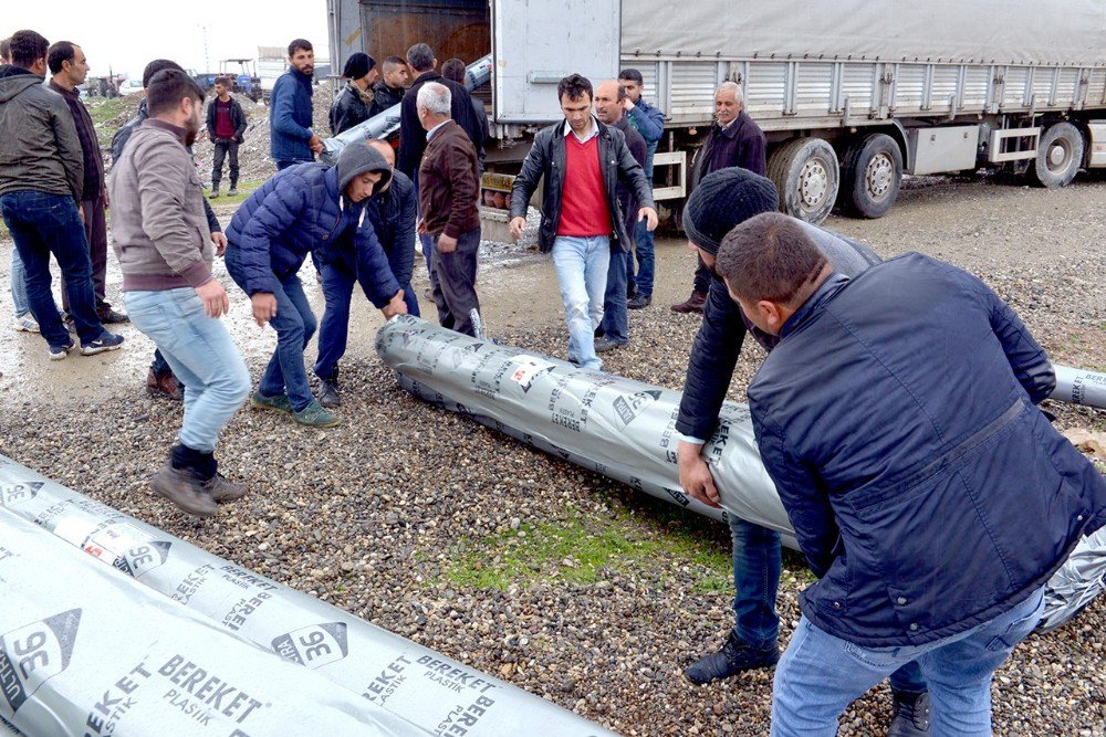 Batman’da Çiftçilere Sera Naylonu Dağıtıldı