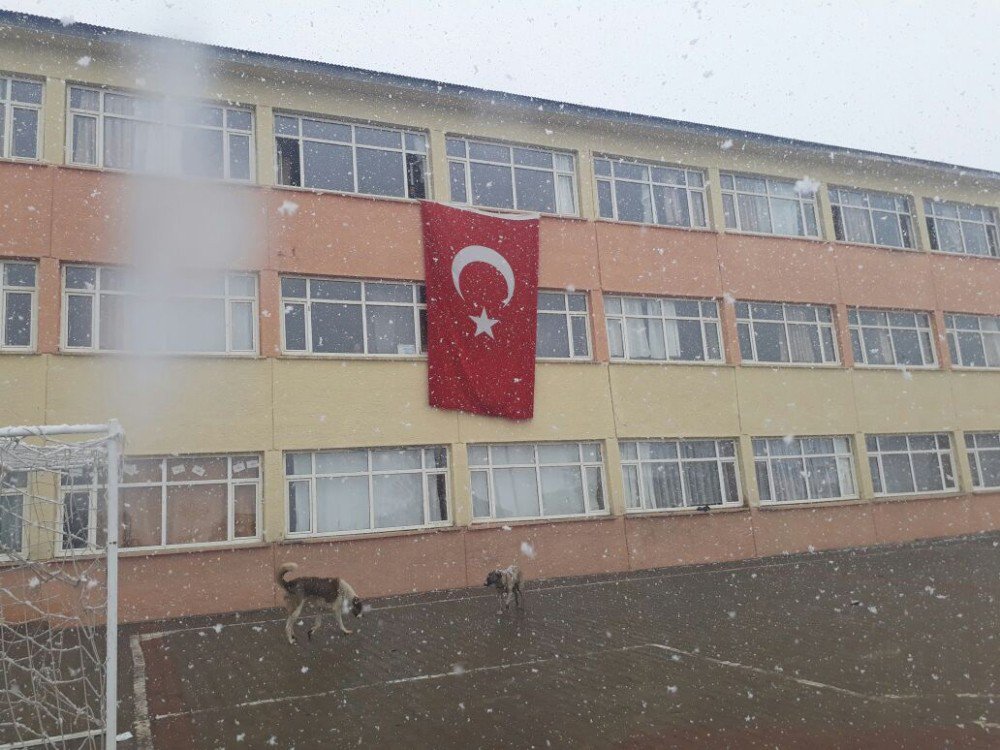 Bingöl’ün Yedisu İlçesinde Kar Yağışı