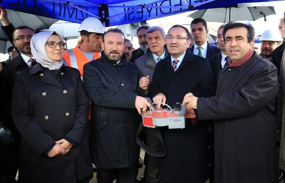 Bakan Bozdağ, 8 Milyon Tl Değerindeki Deprem Müzesinin Temelini Attı