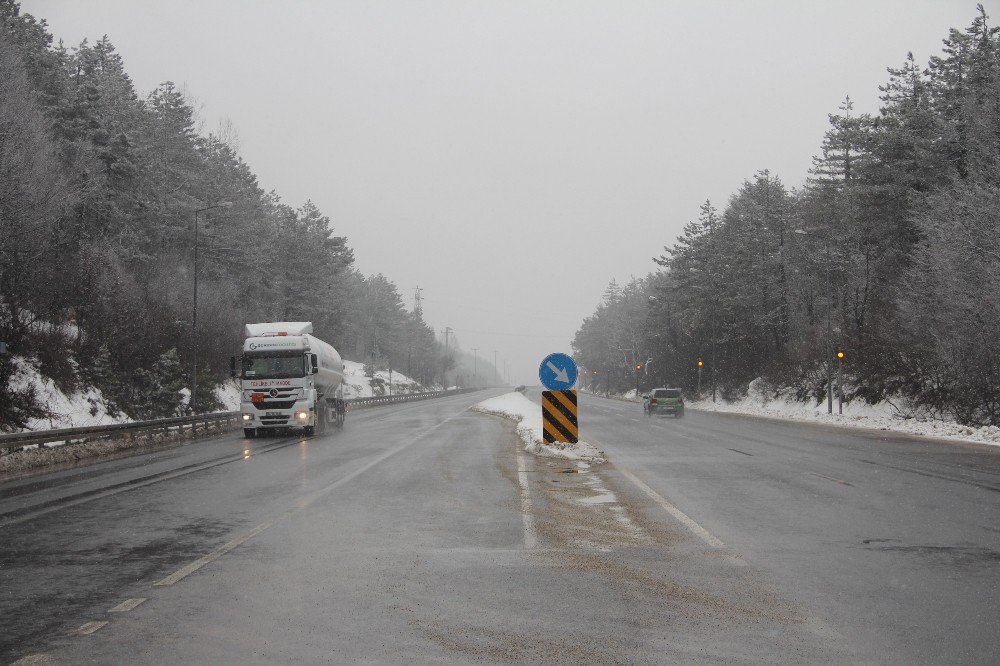 Bolu Dağı’nda Kar Ve Sis Etkili Oluyor