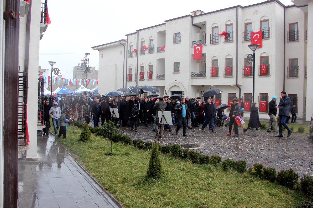 Bakan Özhaseki, Gaziantep’te Yazıcık Konutlarının Açılışını Yaptı