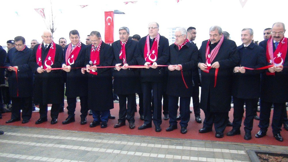 Bakan Özhaseki: “Hollanda’da Teröristler Cirit Atıyor Onlara Her Şey Serbest”