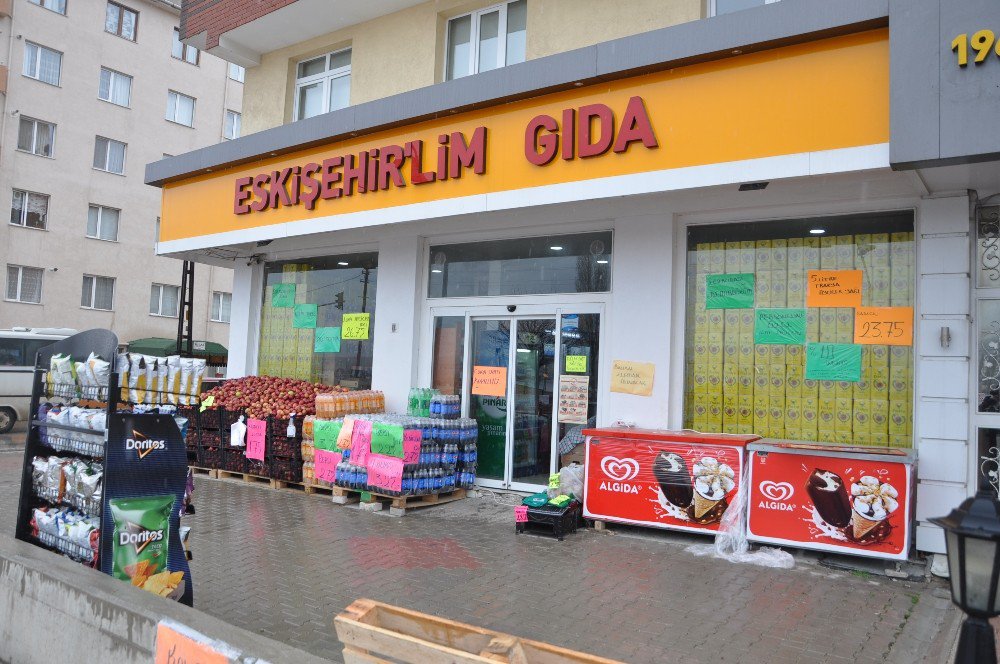 Bu İş Yerinde Cuma Saatinde Alışveriş Yapılmıyor