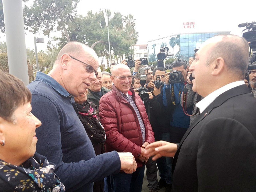 Bakan Çavuşoğlu, Yerleşik Hollandalılarla Sohbet Etti