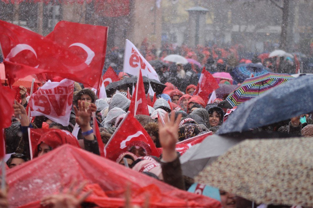 Erdoğan’ı Beklerken Kar Sürprizi