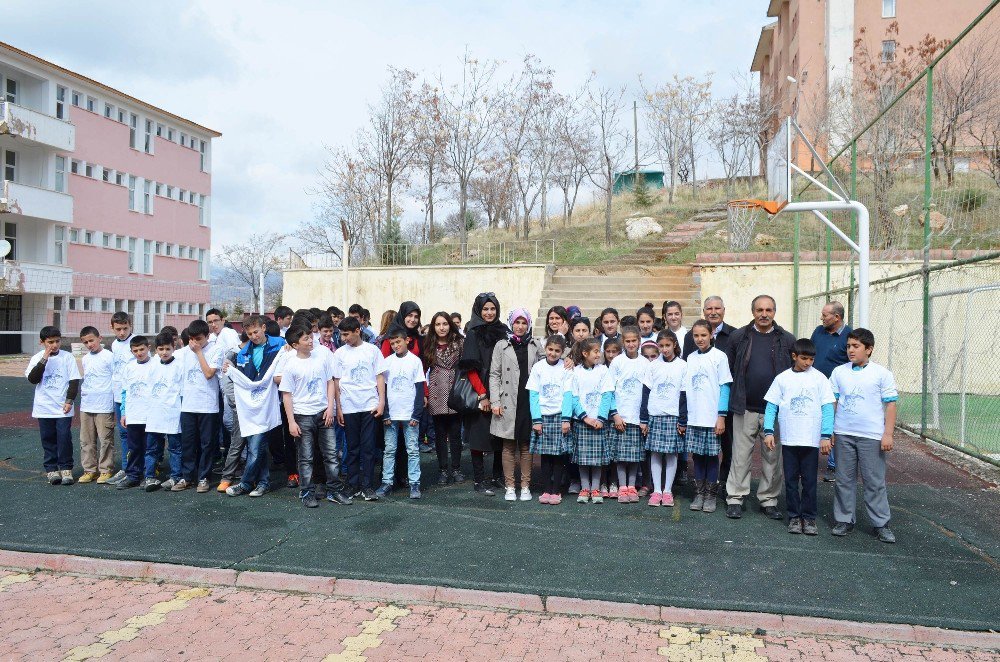 Üniversiteli Öğrencilerden "Hediyemiz Mutluluk Olsun" Projesi