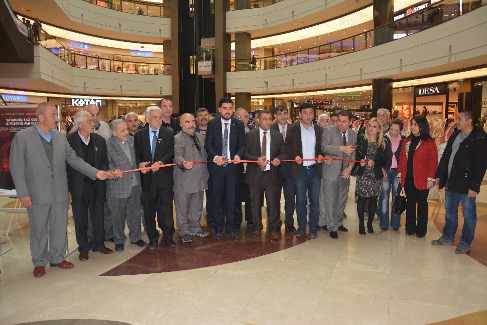 Gaziantep’te Şehit Ailelerinin Hikayelerinin Yer Aldığı Sergi Açıldı