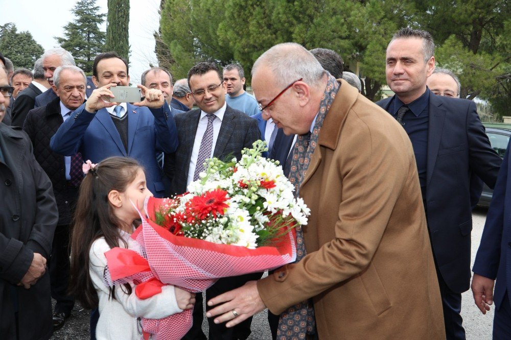 Başkan Ergün Çobanisalı Öğrencileri Sevindirdi