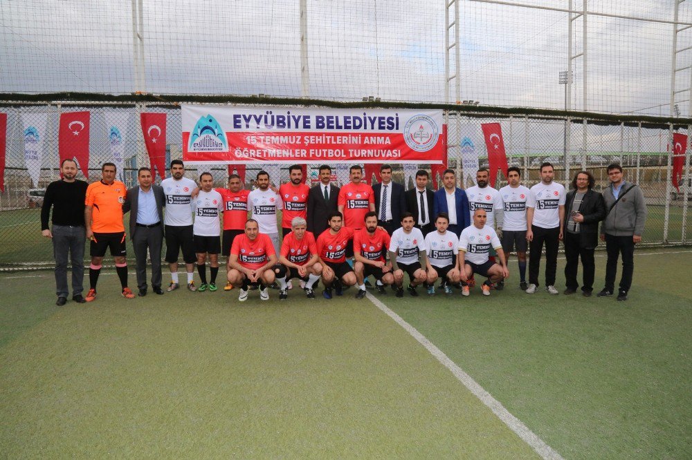 Şehitler Anısına Düzenlenen Futbol Turnuvası Başladı