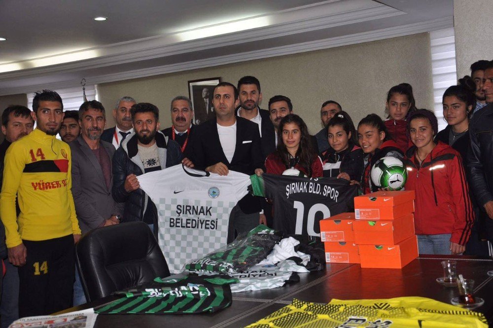 Şırnak Belediyesinden Sporculara Malzeme Yardımı