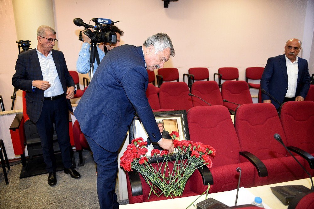 Seyhan Belediye Meclisi’nde Mehmet Adıgüzel Anıldı