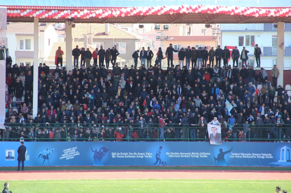 18 Mart Törenlerinde Çanakkale Belediye Başkanı Ülgür Gökhan’a Protesto